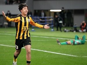 高校サッカー“PK戦途中で中継終了”だけでなく…「大雪順延→決勝は録画放送」「坊主頭vs金髪の司令塔」“テレビに映らない”衝撃の事件簿