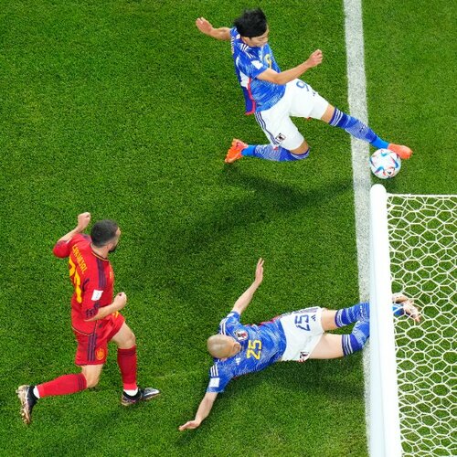 三笘薫“奇跡の1ミリ”、あの“証拠写真”を撮影した外国人カメラマンに