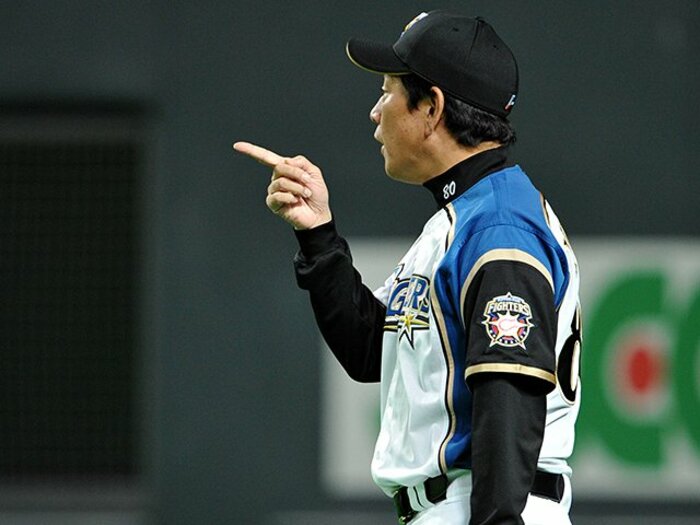 8年ぶり前半戦負け越しの日本ハム。栗山監督の「のたうち回る」技術。 ＜Number Web＞ photograph by Hideki Sugiyama