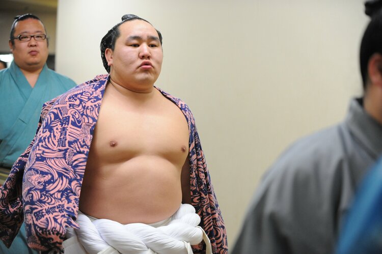 朝青龍が貴乃花にいきなり「おい、俺に胸出せ！」曙がビックリして「俺