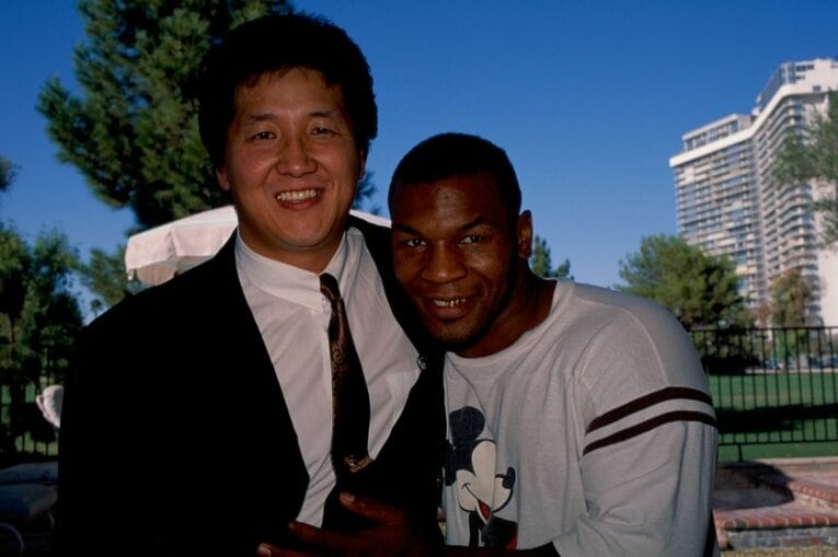 前田日明とマイク・タイソン ／ photograph by Sports Graphic Number