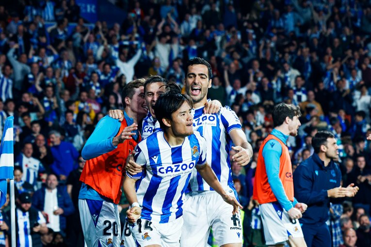 「久保建英がスペイン紙の一面に！」子供サポ「タケが決めるよ」予言通りマドリーを圧倒“ソシエダの熱狂”は翌日も…カメラマンは見た(79)