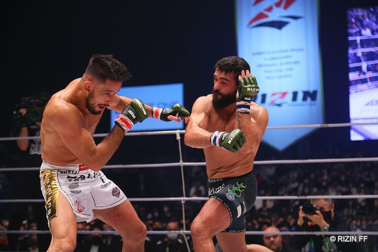 副将戦。クレベル・コイケvs.パトリシオ・ピットブル　©RIZIN FF
