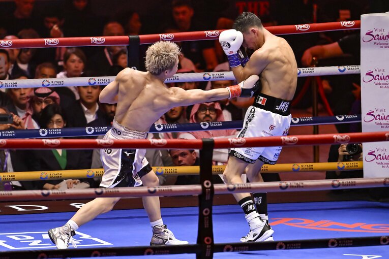 井上尚弥のボディストレート　©Hiroaki Finito Yamaguchi