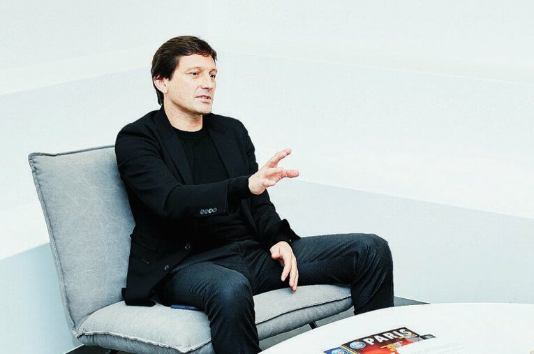 「貴公子」と呼ばれたレオナルドもはや51歳。PSGのスポーツディレクターの任に就くのは2度め ／ photograph by L’Équipe