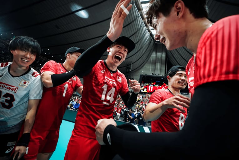 コンディションに悩まされながらも、最後までチームを牽引した石川祐希。試合後は感情が溢れ出した　©︎FIVB