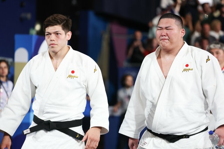 団体決勝を終えた2人の表情。見据えるのは、4年後のリベンジだ　©AFLO