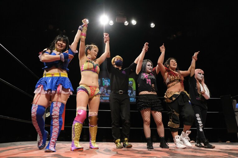 ボンデージ姿でムチ乱打も…“フェリス卒”女子レスラー・雪妃真矢がフリーで始めた新たな闘いとは？「伸び伸びと、怒られてもいいので（笑）」(34)