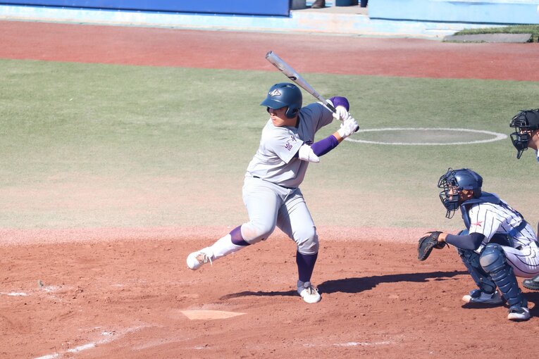 “新怪物”佐々木麟太郎のバッティングフォーム　©Genki Taguchi