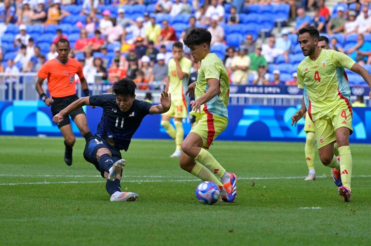 藤田からのパスを細谷が受けた「相手背負ってるのにオフサイド」の一部始終（全20枚中の6枚目）©Koki Nagahama/JMPA