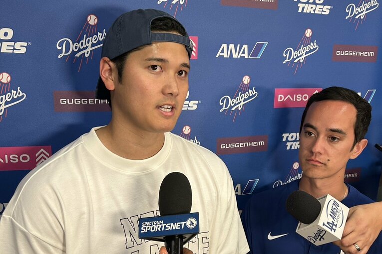 アイアトン通訳とともに　©Naoyuki Yanagihara