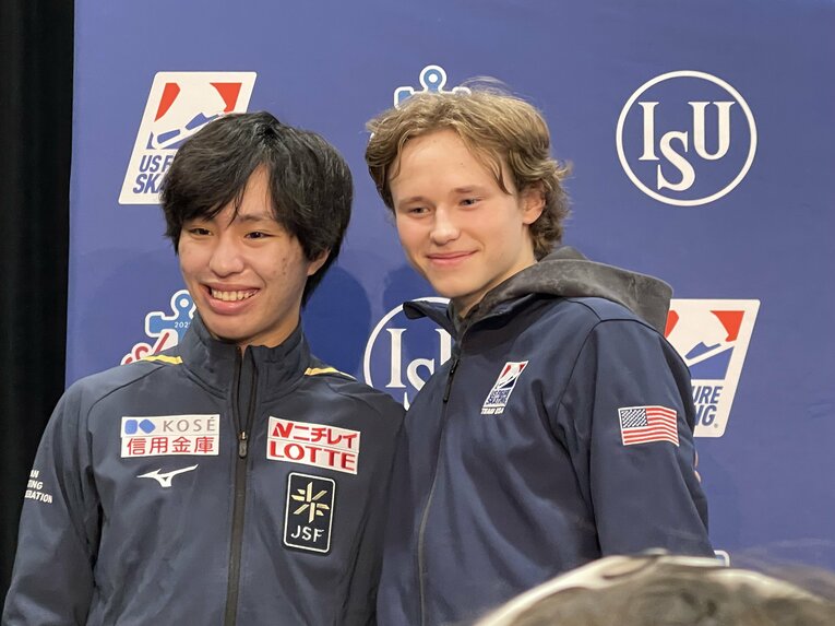 優勝のマリニンと、2位となった三浦　©Akiko Tamura