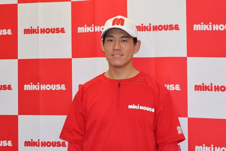 まだ「違和感がある」というミキハウスの赤いユニフォームに身を包んだ桜井　©Fumi Sawai