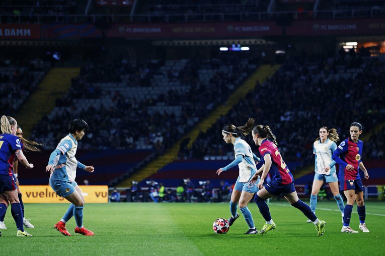 長谷川、藤野のコンビネーションでチャンスをつくりかけた　©Daisuke Nakashima