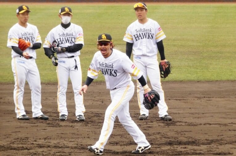 松田宣浩内野手や柳田悠岐外野手らが合流したホークスキャンプ。やはり“熱男”こと松田の存在は大きかった ／ photograph by Kotaro Tajiri