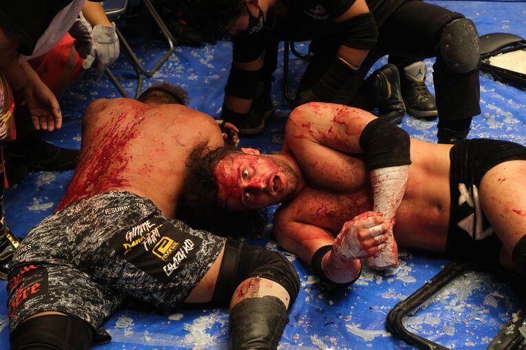 「デスマッチ・イズ・マイライフ」妻の急死を乗り越えた“クレイジー・キッド”竹田誠志の決意「蛍光灯やカミソリで傷つけ…でもそれが生きがい」(69)