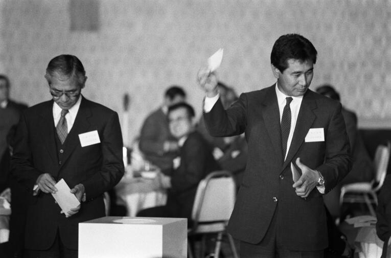 1987年のドラフト会議。PL学園高・立浪和義の交渉権を引き当てた中日・星野仙一監督（南海と競合）　©JIJI PRESS