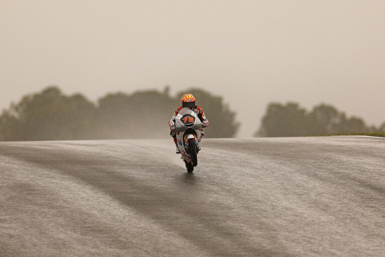 転倒を喫したものの、ウェットコンディションにもかかわらず上々の走りを見せていた古里
