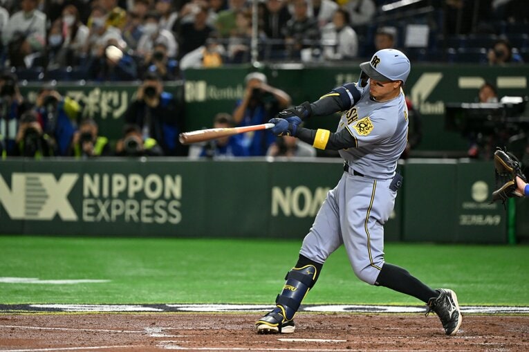 3月16日、ドジャース戦で阪神・佐藤輝明がホームラン。サイ・ヤング賞投手スネルからの一発だった　©Getty Images