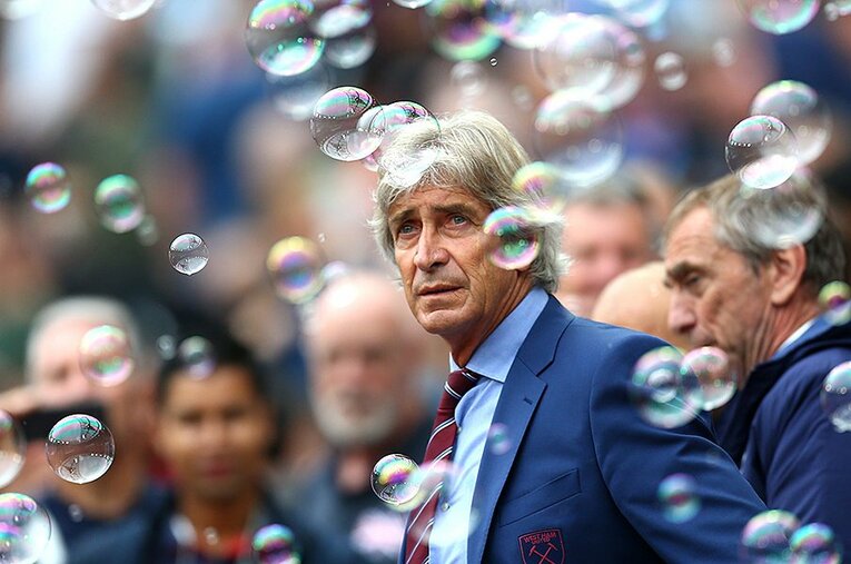 ウェストハムを率いるペジェグリーニ監督。攻撃的なスタイルでプレミア6強体制を崩せるか。 ／ photograph by Getty Images