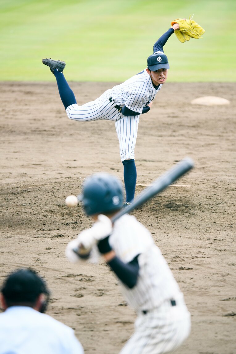 豪速球を投げ込む高校時代の佐々木朗希　©Asami Enomoto