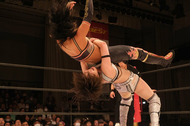 「見栄えなんて関係ない」人気女子レスラー・安納サオリが見せた“底知れないタフさ”…岩田美香戦前、母親に告げられた「勝つまで帰ってくるな」(33)