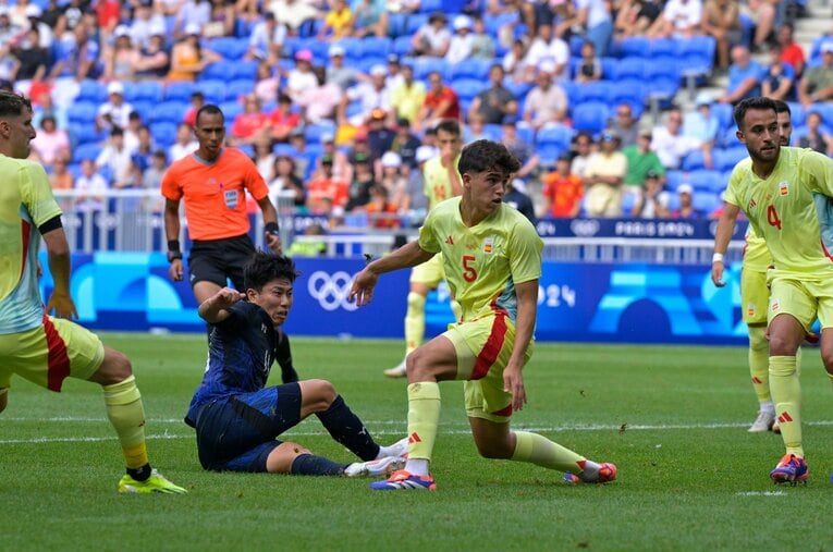 藤田からのパスを細谷が受けた「相手背負ってるのにオフサイド」の一部始終（全20枚中の9枚目）©Koki Nagahama/JMPA