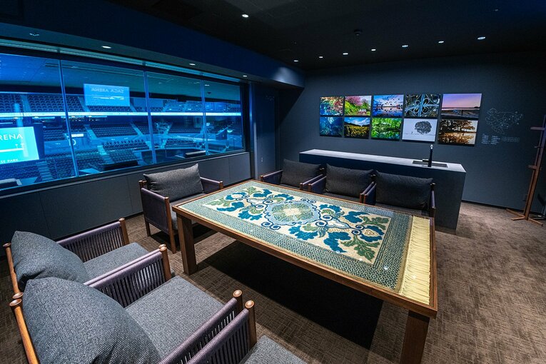 名産品、鍋島緞通の敷物を取り入れたプレミアムスイートルーム「佐賀」