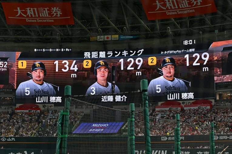 山川、近藤はFA移籍後、ホークスに欠かせない主力打者に　©Nanae Suzuki