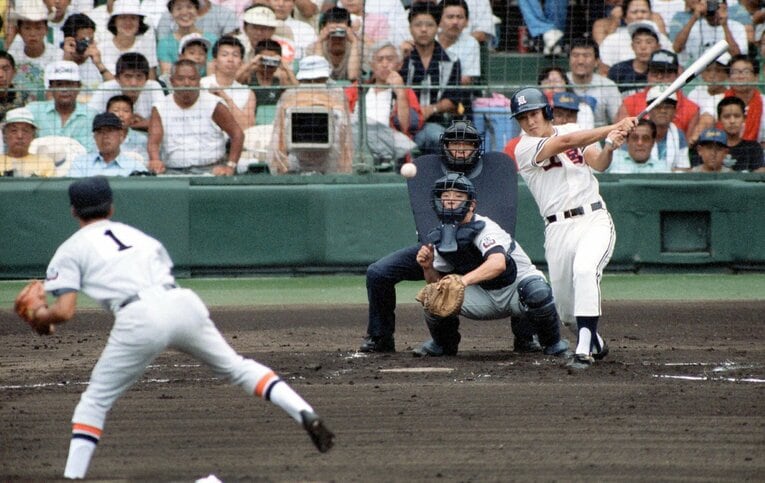 上宮高の元木大介。魚雷バットのルーツともいうべき、SSKウイングフライトを使っていた【2枚目／全2枚】　©Sankei Shimbun