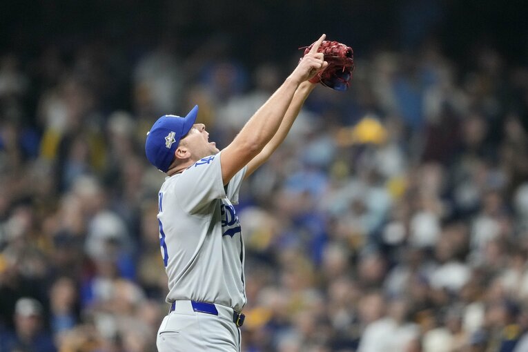 この日は首尾よく抑えはしたものの、トライネンは昨季ポストシーズンの頼れる姿からは程遠い現状だ　©Getty Images