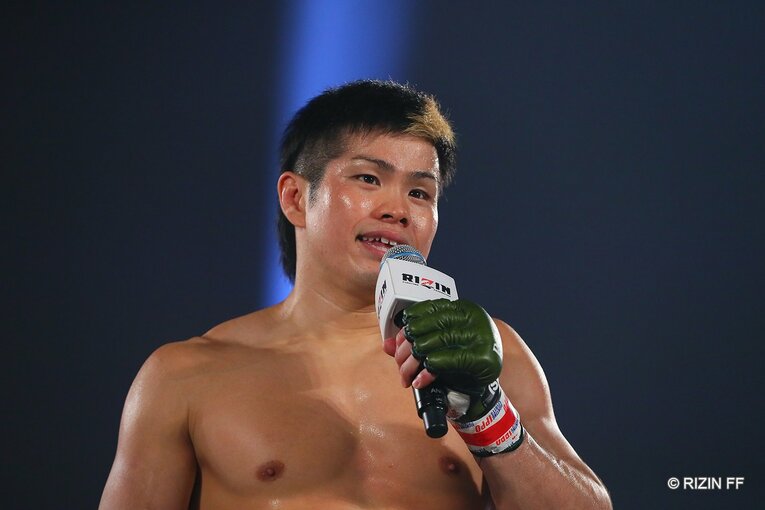 初参戦となった鈴木博昭は衝撃のレフェリーストップ勝利　©RIZIN FF