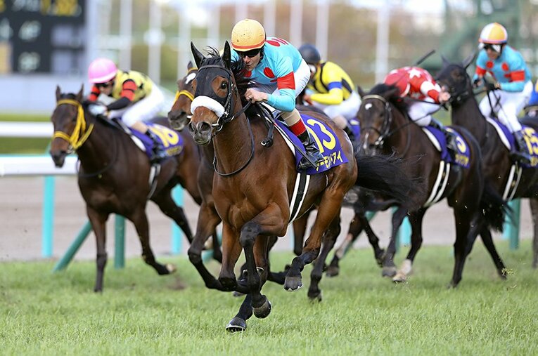 アーモンドアイが日本中の競馬ファンに衝撃を与えたレースは、とんでもなくハイレベルな戦いだった ／ photograph by AFLO
