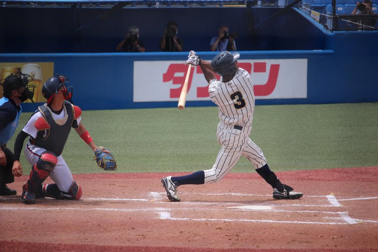 全日本大学野球選手権で西武1位・隅田知一郎からホームランを放つブライト健太　©︎Yu Takagi