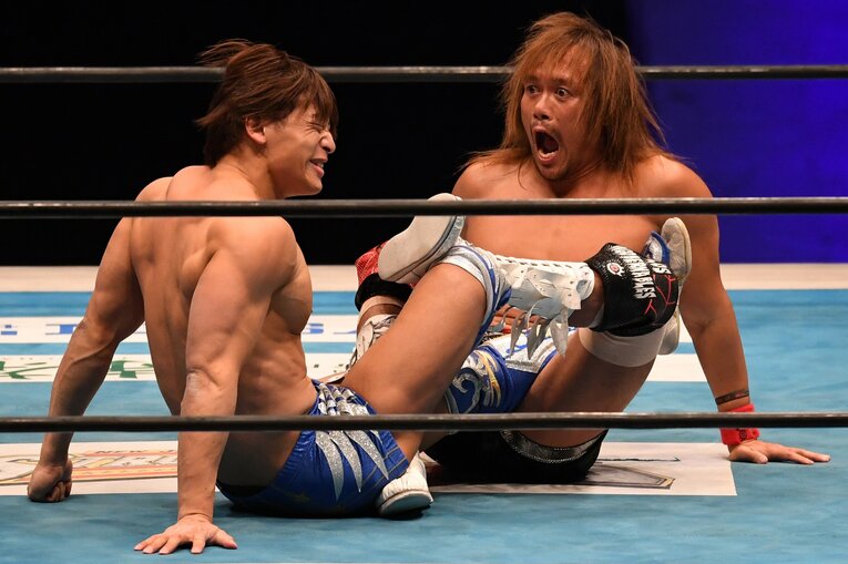 内藤哲也（右）と飯伏幸太