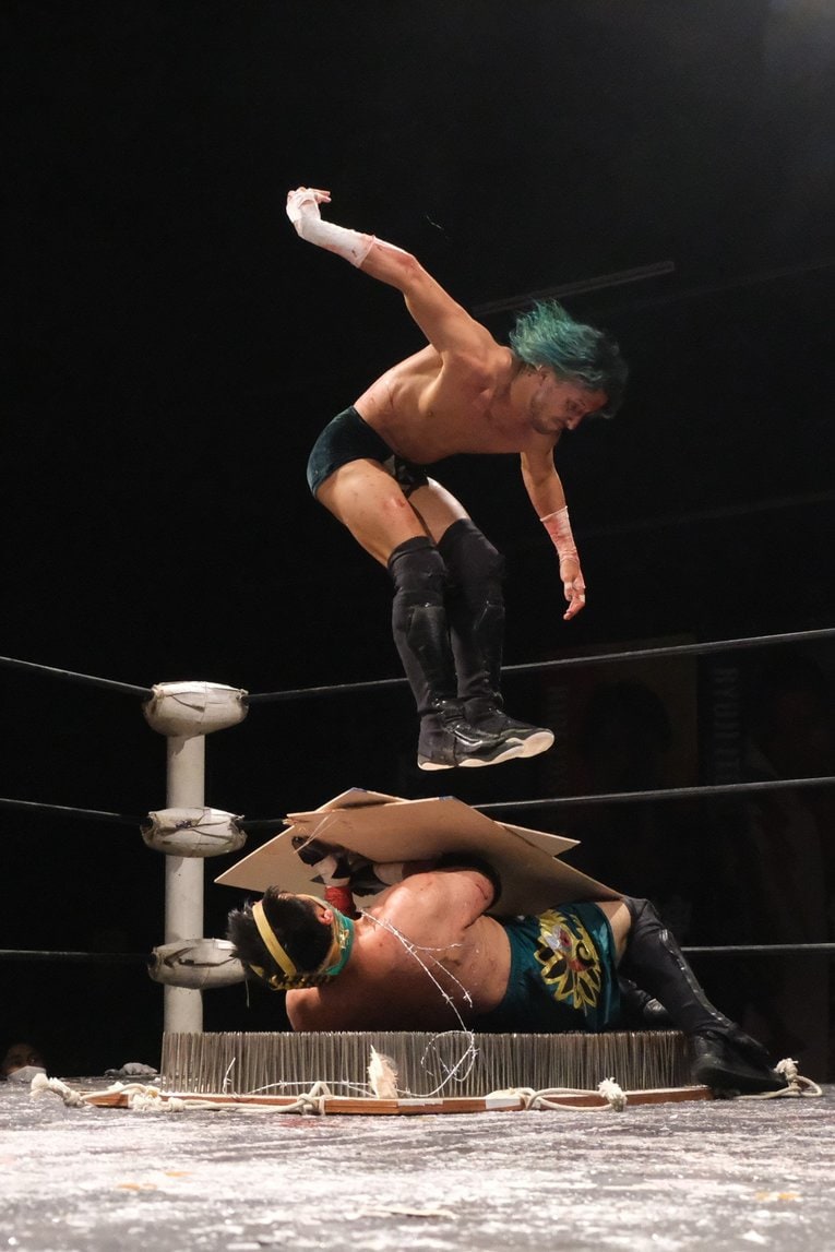 デスマッチファイター・ドリューは血がドクドク流れても試合を止めなかった 「ケガある、傷ある。でもやる。大好きだから」(42)