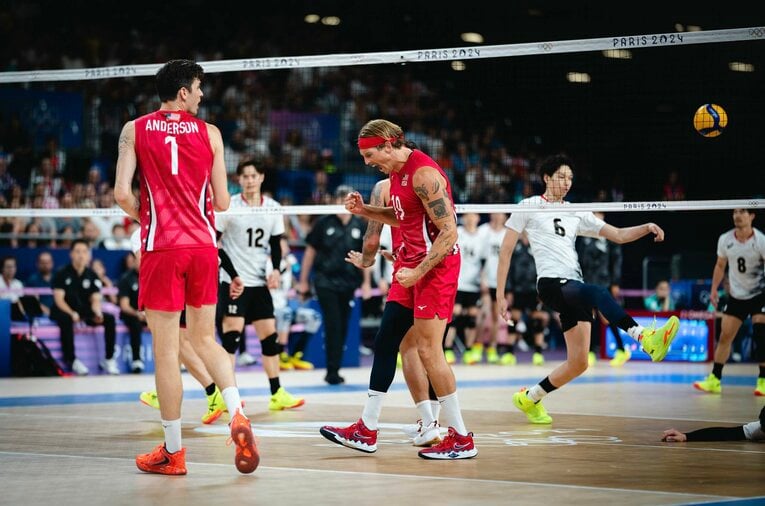 序盤はアメリカにペースを握られた　©︎Volleyball World