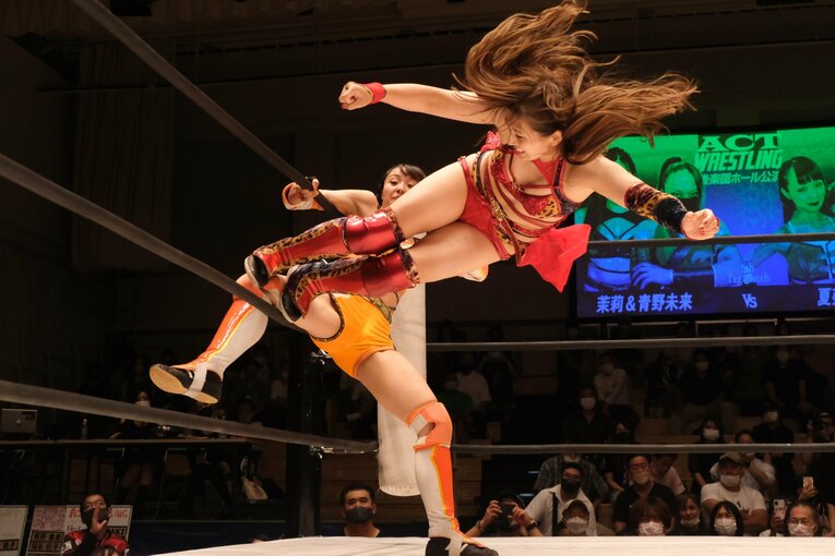 「闘うグラドル」もデビュー、アクトレスガールズの“華がスゴい”新人たちの裏で…エース・青野未来が泣いた理由「まったく追いつけていない」(38)