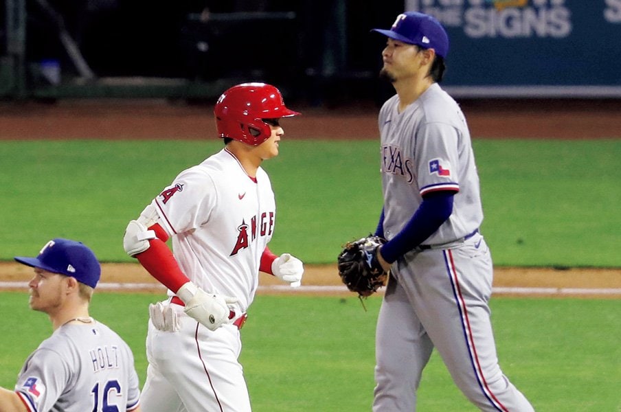 元同僚対決は有原が大谷に勝利。仲良し2人が抱いた対照的な感覚。~「当たり的には今季の中でも良かったです」~<Number Web> photograph by KYODO