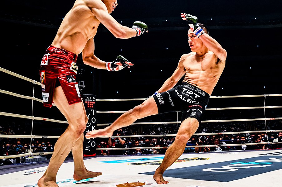 【RIZIN】堀口恭司が濃密な“豪快KO”でチャンピオン朝倉海にリベンジ 「前回負けて、親が泣いていたんです」<Number Web> photograph by RIZIN FF Susumu Nagao
