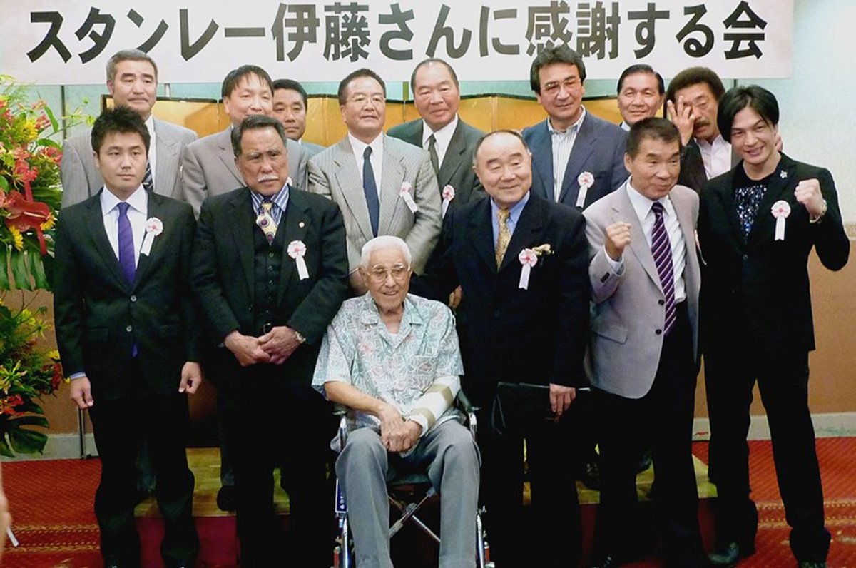日本人世界王者の恩人 スタンレー伊藤の死を悼む 具志堅用高やガッツ石松も ボクシング Number Web ナンバー