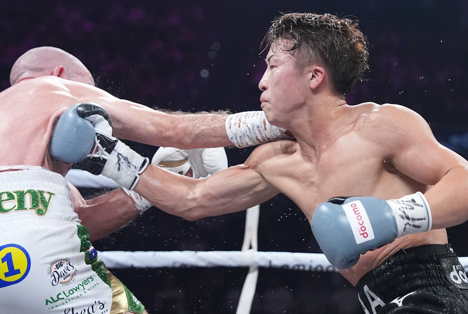 ドヘニーのボディに突き刺さる井上尚弥の右 ©︎Naoki Fukuda