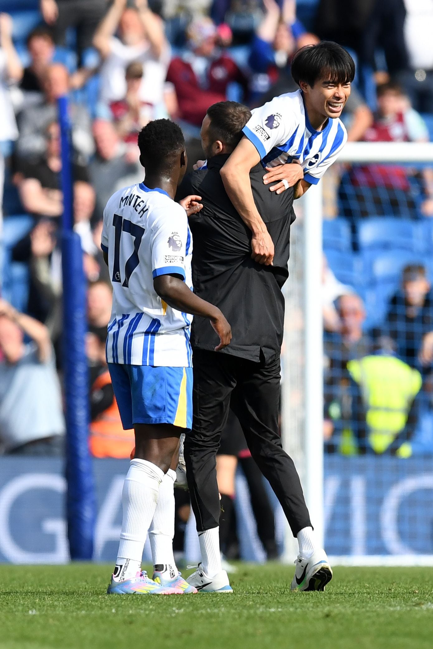 三笘の兄・結木滉星さんが観戦した4月26日のウェストハム戦。1－2のビハインドからの逆転劇。後半44分、三笘のヘディングゴールがきっかけだった　©AFLO