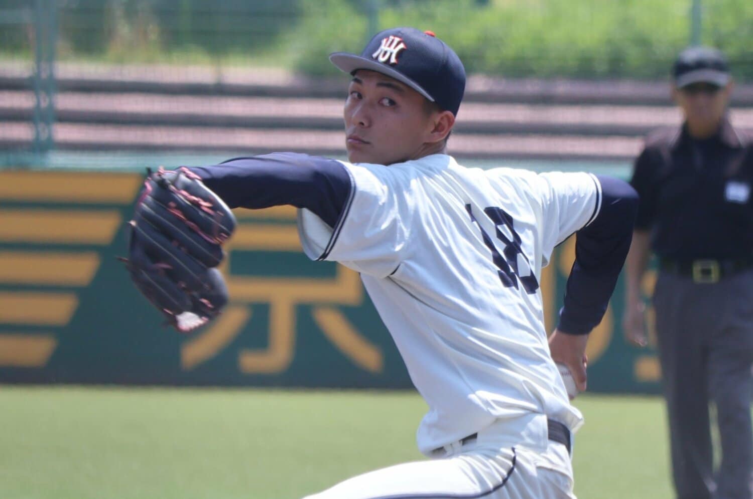 高校では「無名の内野手」がなぜ大学で「156キロ右腕」に変貌？ ドラフト会議で衝撃の1位指名…花園大“史上初のプロ野球選手”21歳「異色の履歴書」＜Number Web＞ photograph by Fumi Sawai