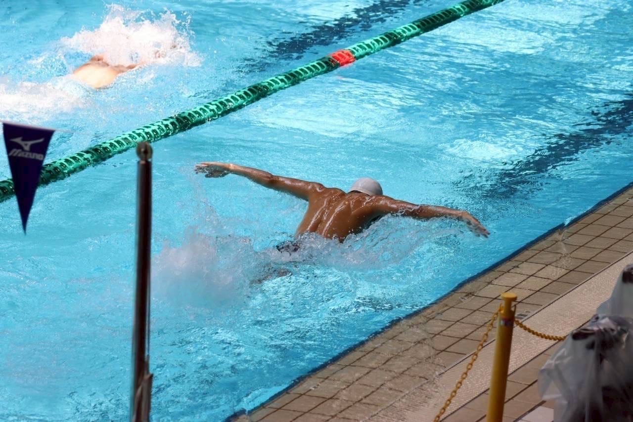 メドレーリレーではバタフライを務めた岡本　※写真はインターハイ／開成高水泳部提供