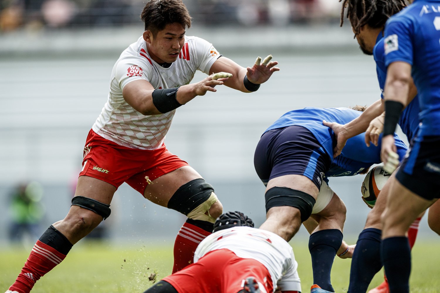 ボールキャリーと得意のジャッカルで世界を驚かす　©Kiichi Matsumoto