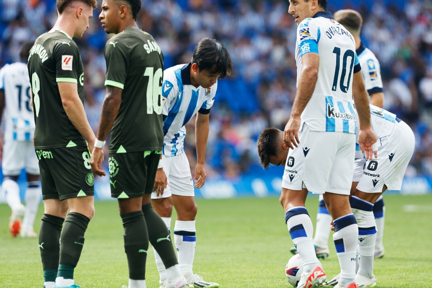 FKキッカーに名乗りを上げる久保