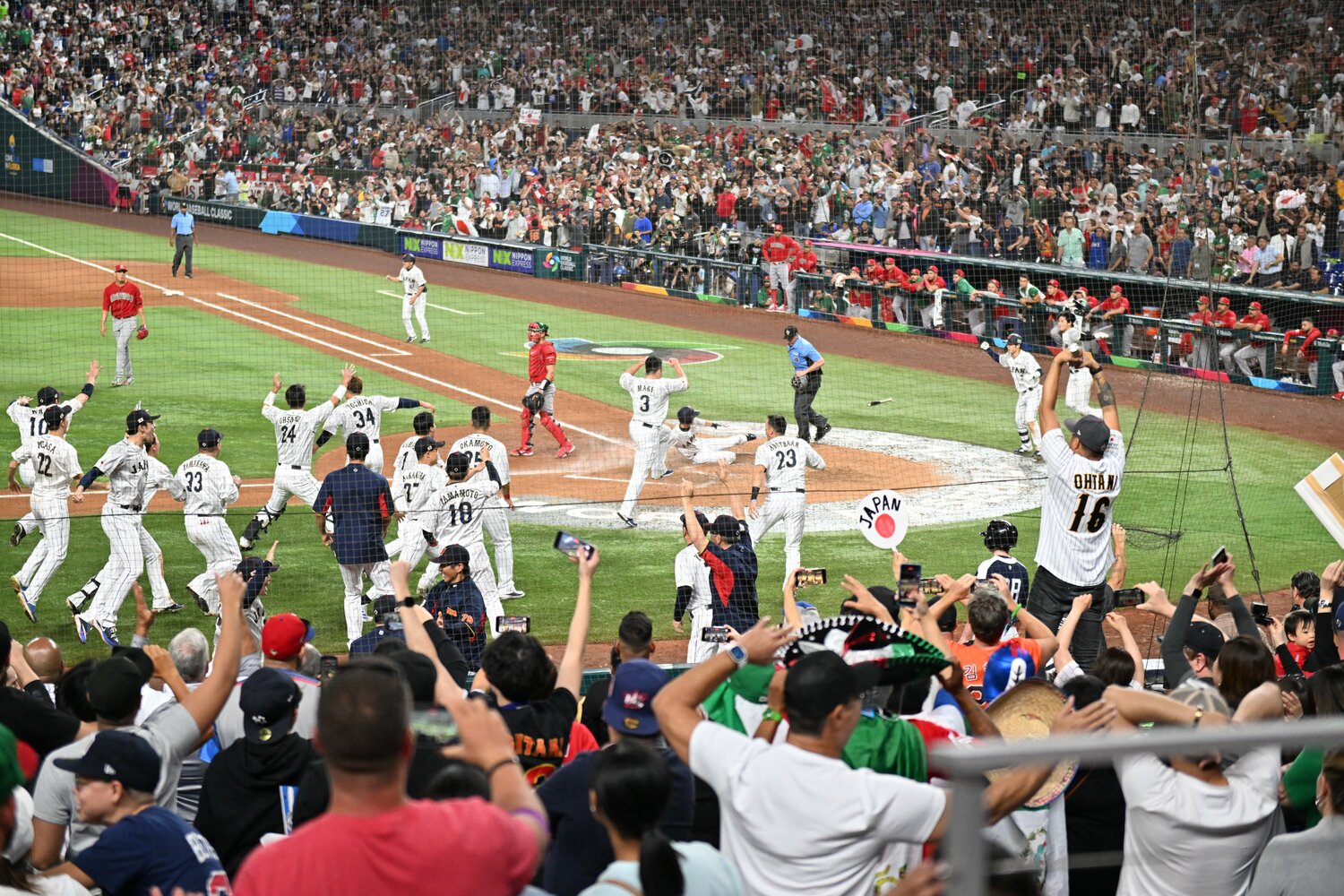 WBC準決勝メキシコ戦、周東のサヨナラホームイン ©Naoya Sanuki