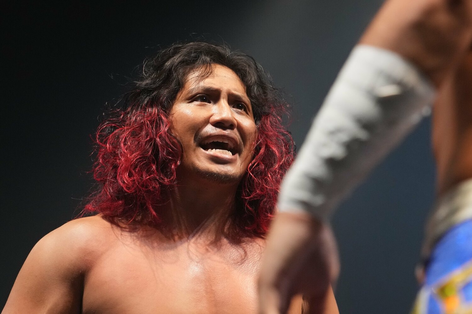 自身よりも若いドラゴン・リブレ、香取貴大の前に立ちはだかった高橋ヒロム（クリックすると「この記事の写真」に飛びます。流血等の過激な写真を含みますのでご注意ください）