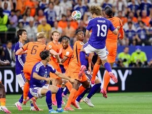日本代表はなぜ「長身軍団にヘディングで勝てた」のか?…オランダを最もよく知る“空中戦の達人”が解き明かした「セットプレーの攻防」